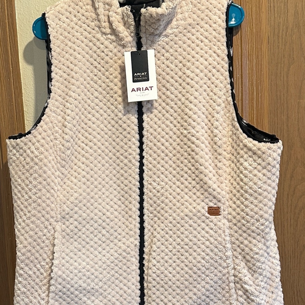 Ariat Black and White Patterned Quilted Vest - Picture 3 of 3